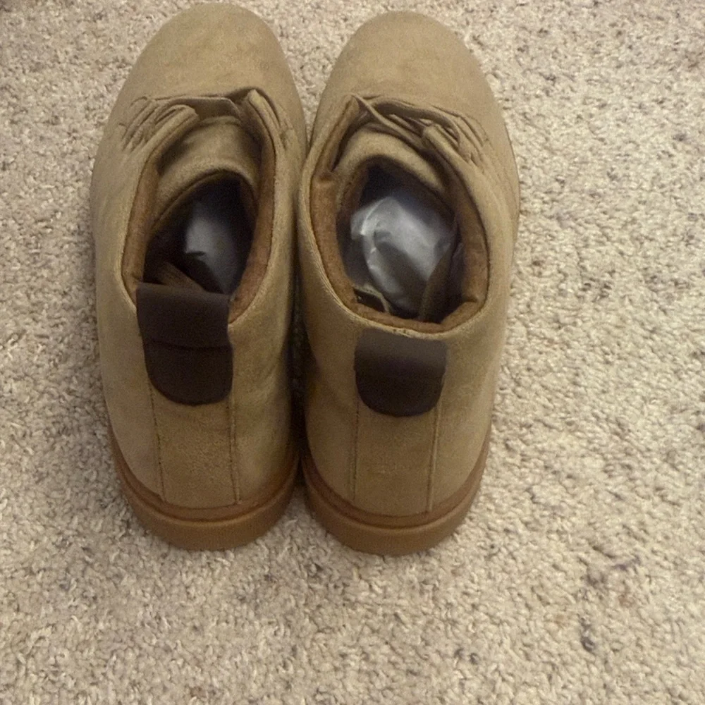 Men's Cushionaire Casual High-Top Chukkas in Tan Suede